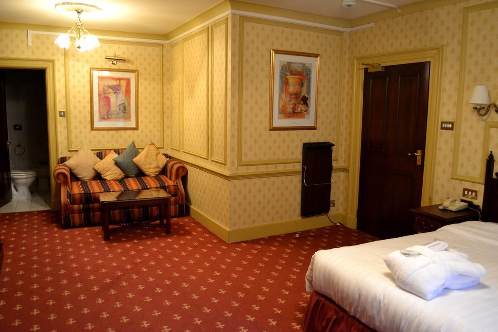 The Westland Hotel London Room photo