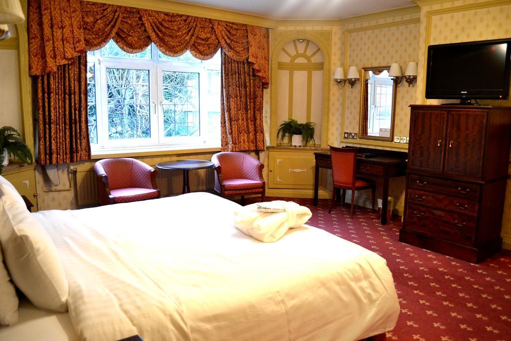 The Westland Hotel London Room photo