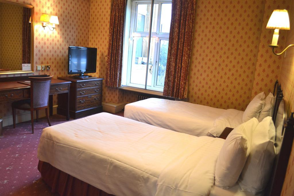 The Westland Hotel London Room photo