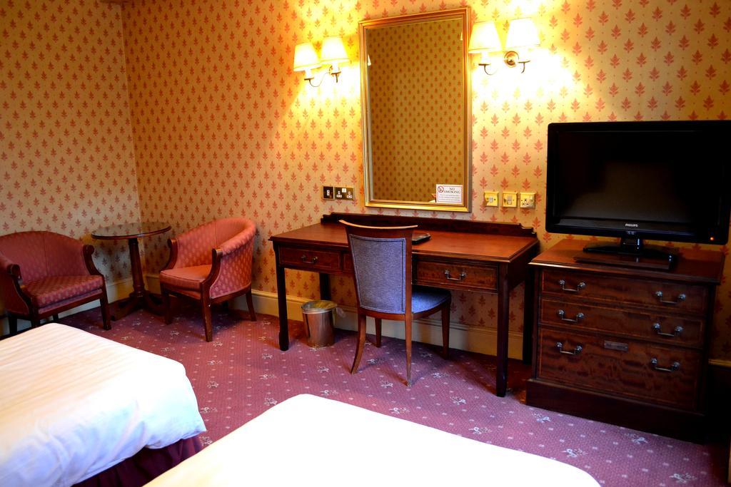 The Westland Hotel London Room photo