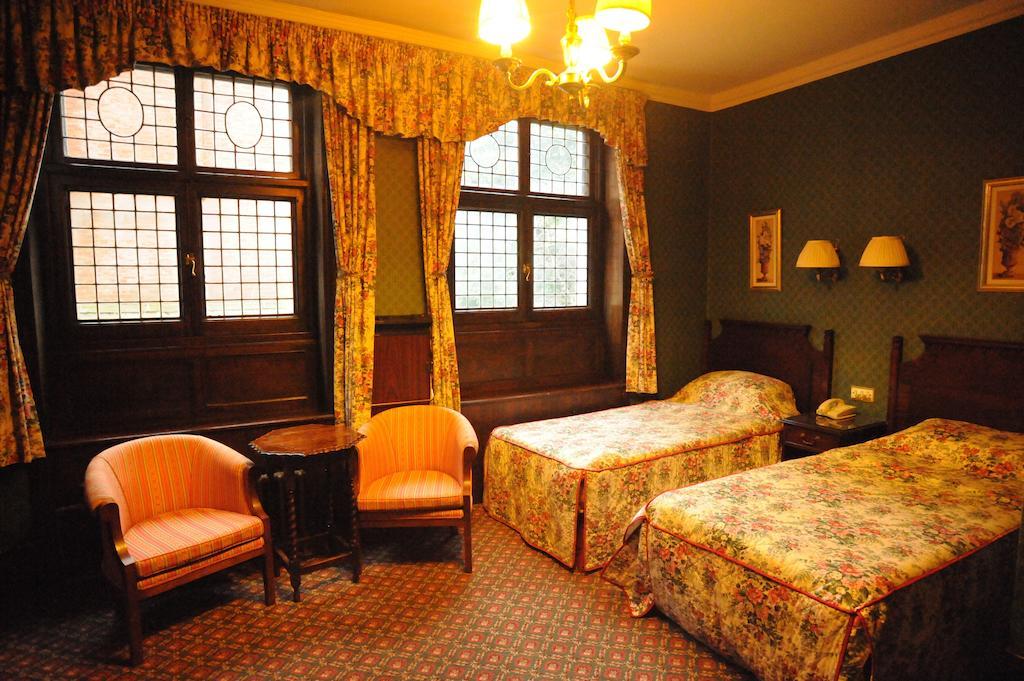 The Westland Hotel London Room photo