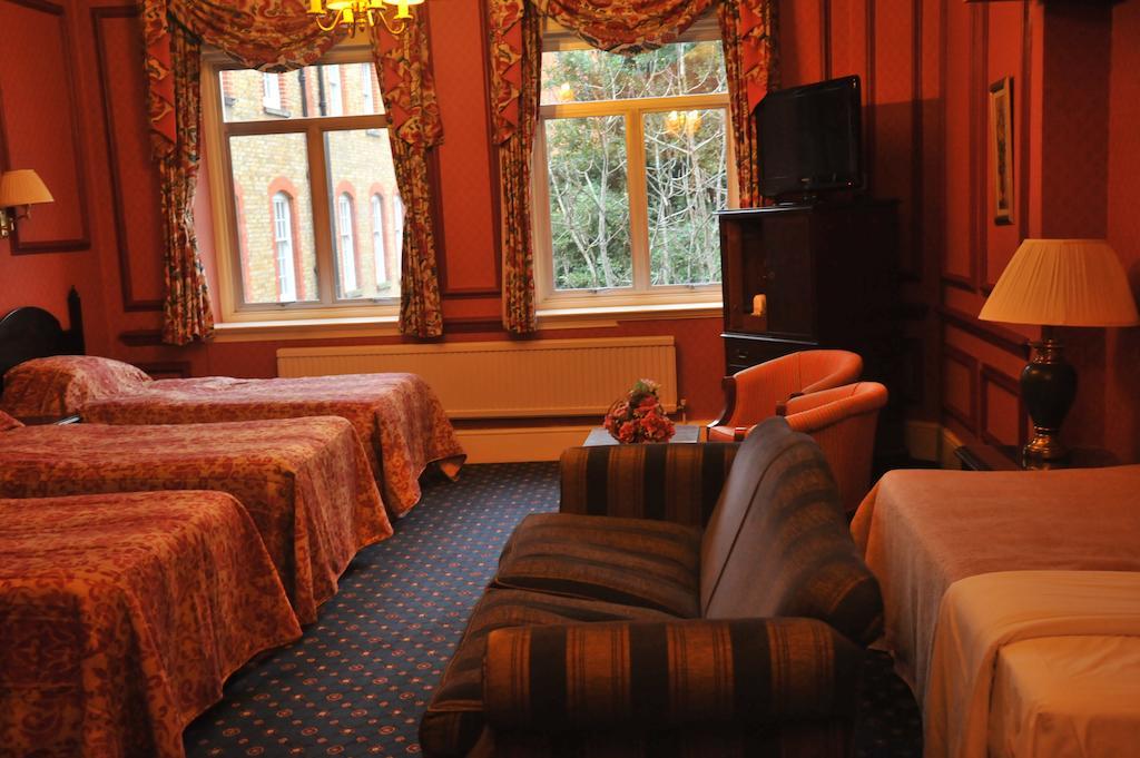 The Westland Hotel London Room photo